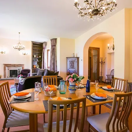 Sleeps 8 Pool Air Con فيلة *